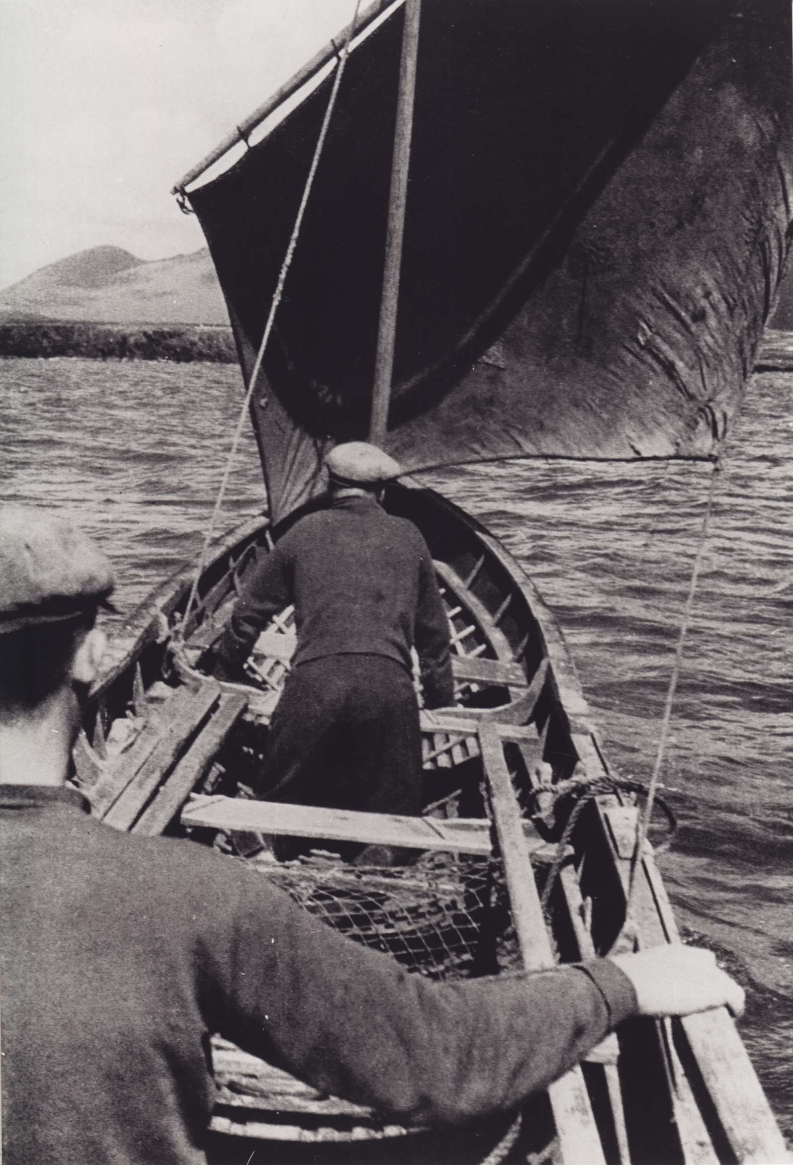 A naomhóg under sail. A sail was hoisted on the naomhógs during long journeys with favourable wind. Taken by Tomás Ó Muircheartaigh. Courtesy National Folklore Collection, UCD.